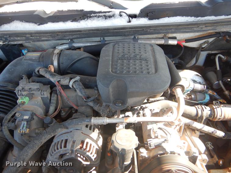 image for item FQ9730 2007 Chevrolet Silverado 3500HD Ext. Cab utility bed pickup truck with crane