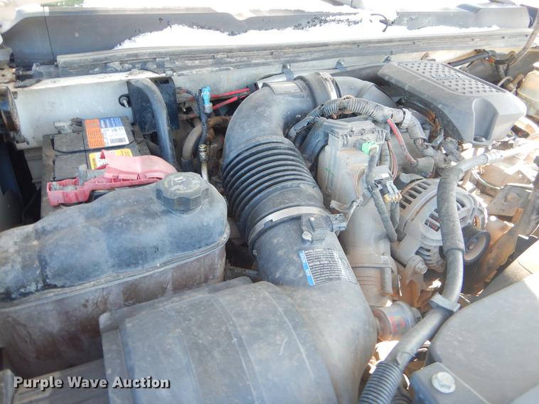 image for item FQ9730 2007 Chevrolet Silverado 3500HD Ext. Cab utility bed pickup truck with crane