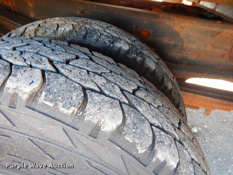 image for item FQ9730 2007 Chevrolet Silverado 3500HD Ext. Cab utility bed pickup truck with crane