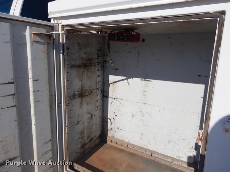 image for item FQ9730 2007 Chevrolet Silverado 3500HD Ext. Cab utility bed pickup truck with crane