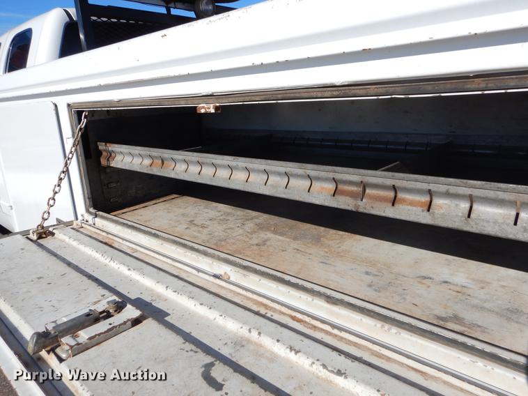 image for item FQ9730 2007 Chevrolet Silverado 3500HD Ext. Cab utility bed pickup truck with crane