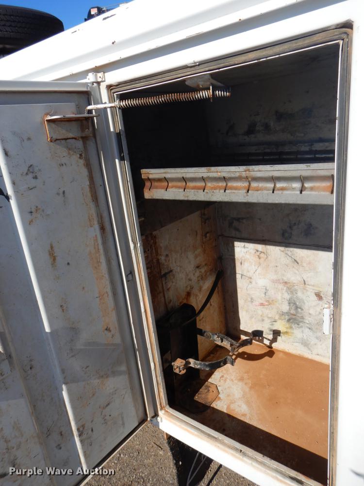 image for item FQ9730 2007 Chevrolet Silverado 3500HD Ext. Cab utility bed pickup truck with crane