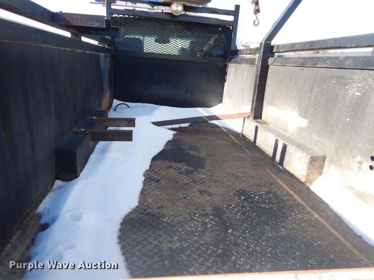 image for item FQ9730 2007 Chevrolet Silverado 3500HD Ext. Cab utility bed pickup truck with crane