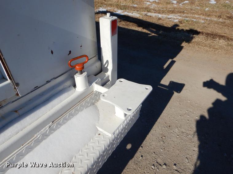 image for item FQ9730 2007 Chevrolet Silverado 3500HD Ext. Cab utility bed pickup truck with crane