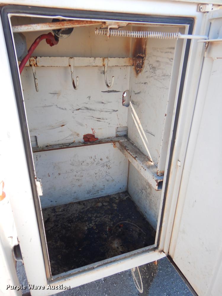 image for item FQ9730 2007 Chevrolet Silverado 3500HD Ext. Cab utility bed pickup truck with crane