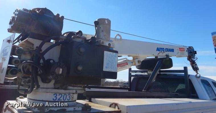 image for item FQ9730 2007 Chevrolet Silverado 3500HD Ext. Cab utility bed pickup truck with crane