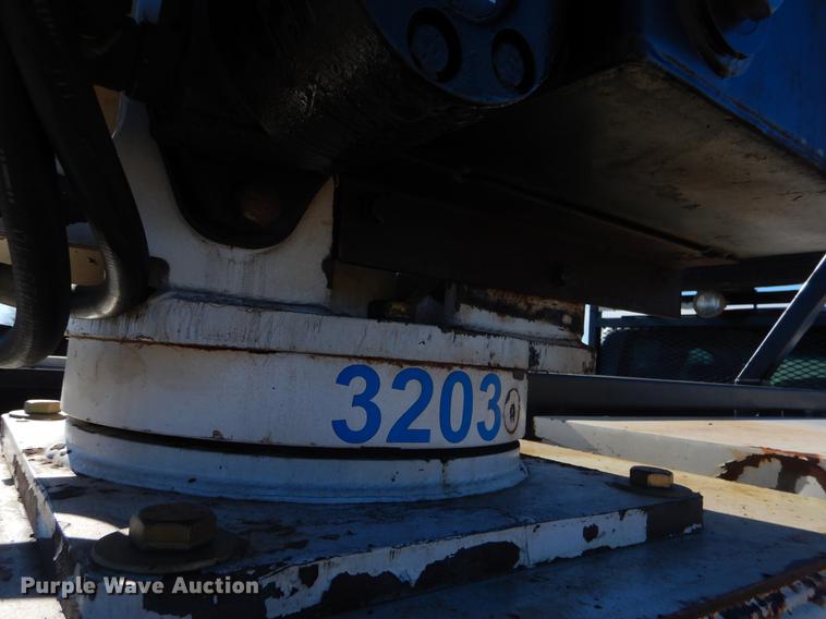 image for item FQ9730 2007 Chevrolet Silverado 3500HD Ext. Cab utility bed pickup truck with crane