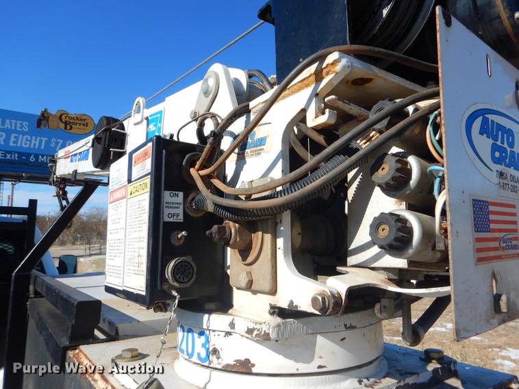 image for item FQ9730 2007 Chevrolet Silverado 3500HD Ext. Cab utility bed pickup truck with crane