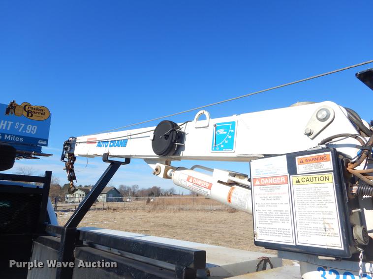 image for item FQ9730 2007 Chevrolet Silverado 3500HD Ext. Cab utility bed pickup truck with crane