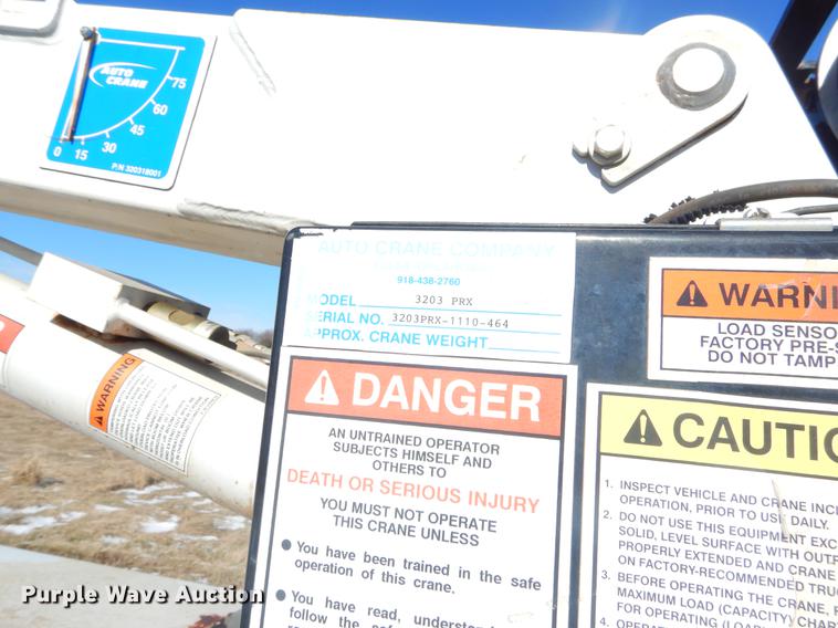 image for item FQ9730 2007 Chevrolet Silverado 3500HD Ext. Cab utility bed pickup truck with crane