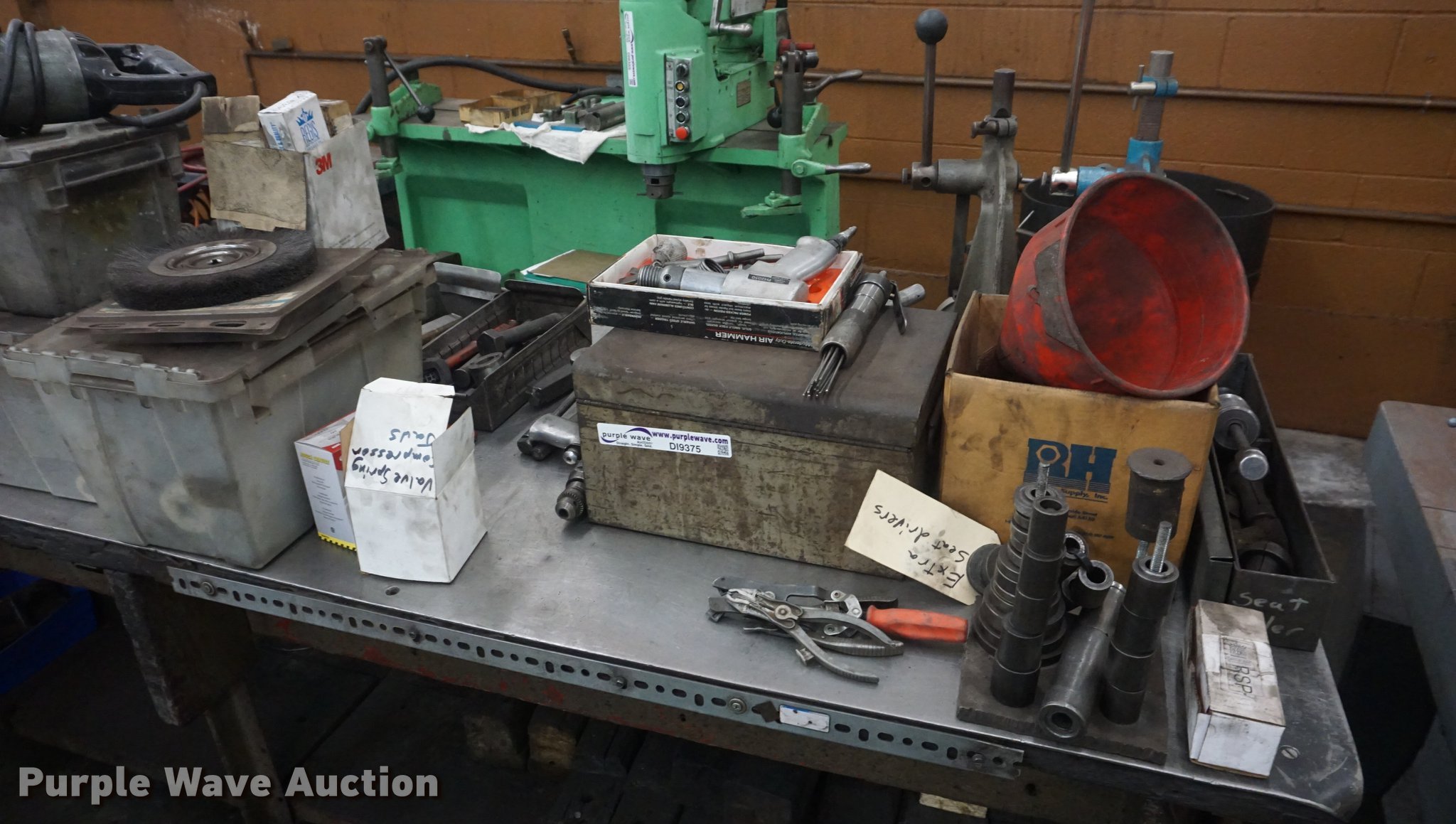 Cylinder head reconditioning equipment in Kansas City, KS Item DI9375