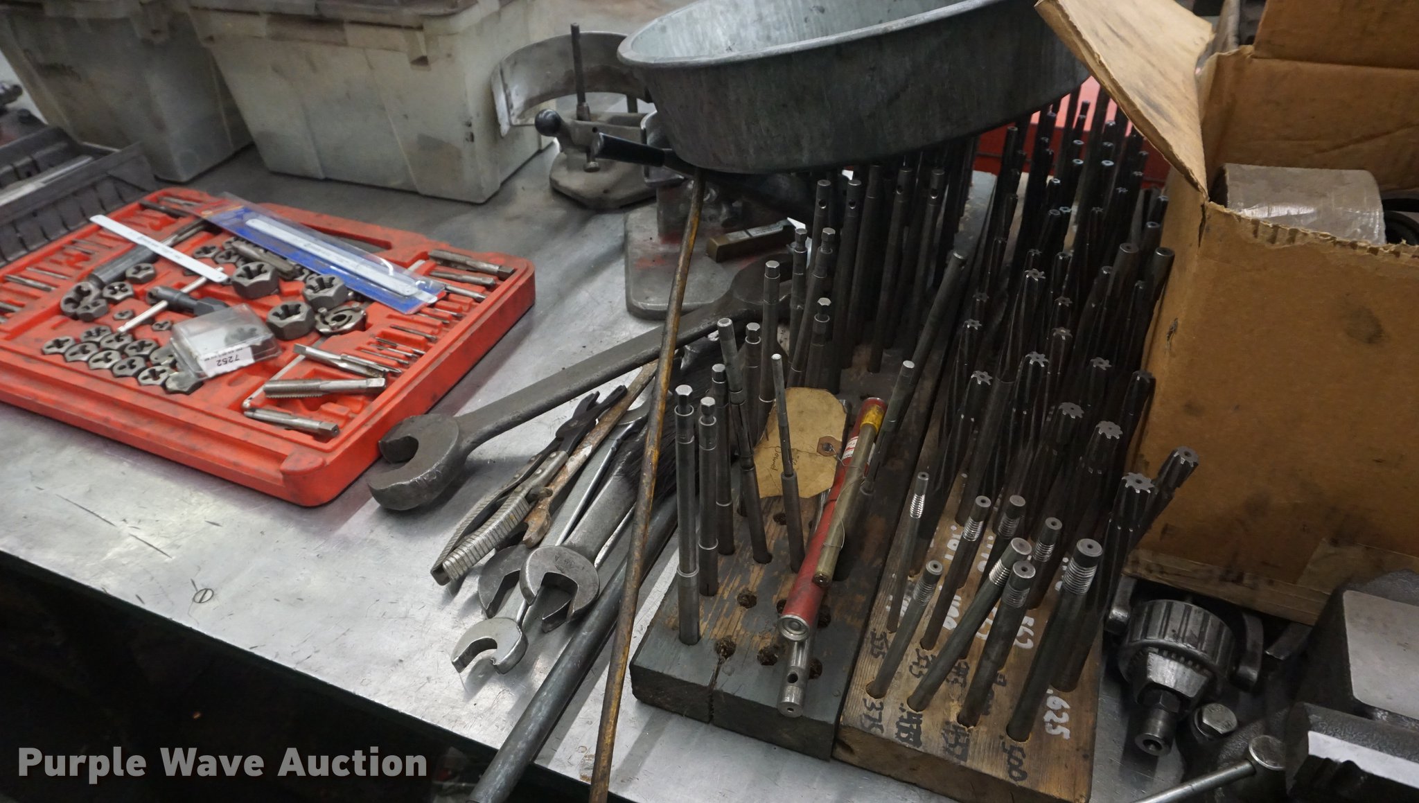 Cylinder head reconditioning equipment in Kansas City, KS Item DI9375