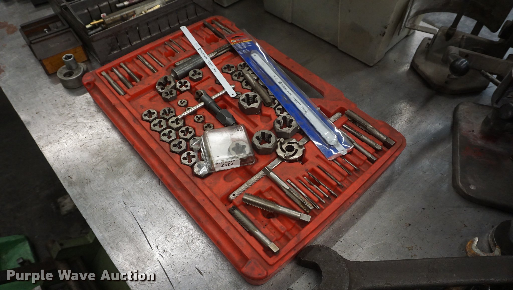 Cylinder head reconditioning equipment in Kansas City, KS Item DI9375