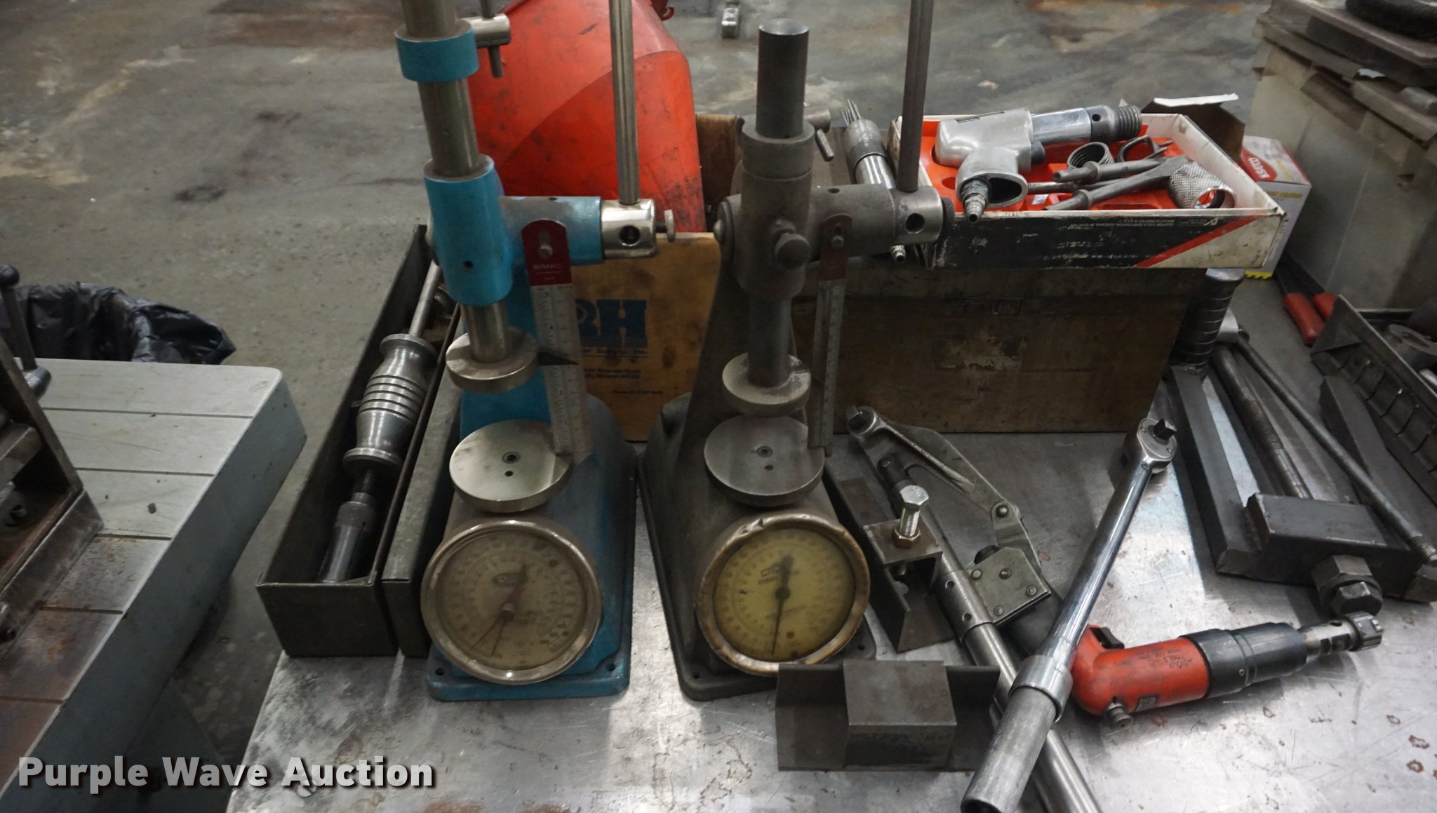 Cylinder head reconditioning equipment in Kansas City, KS Item DI9375