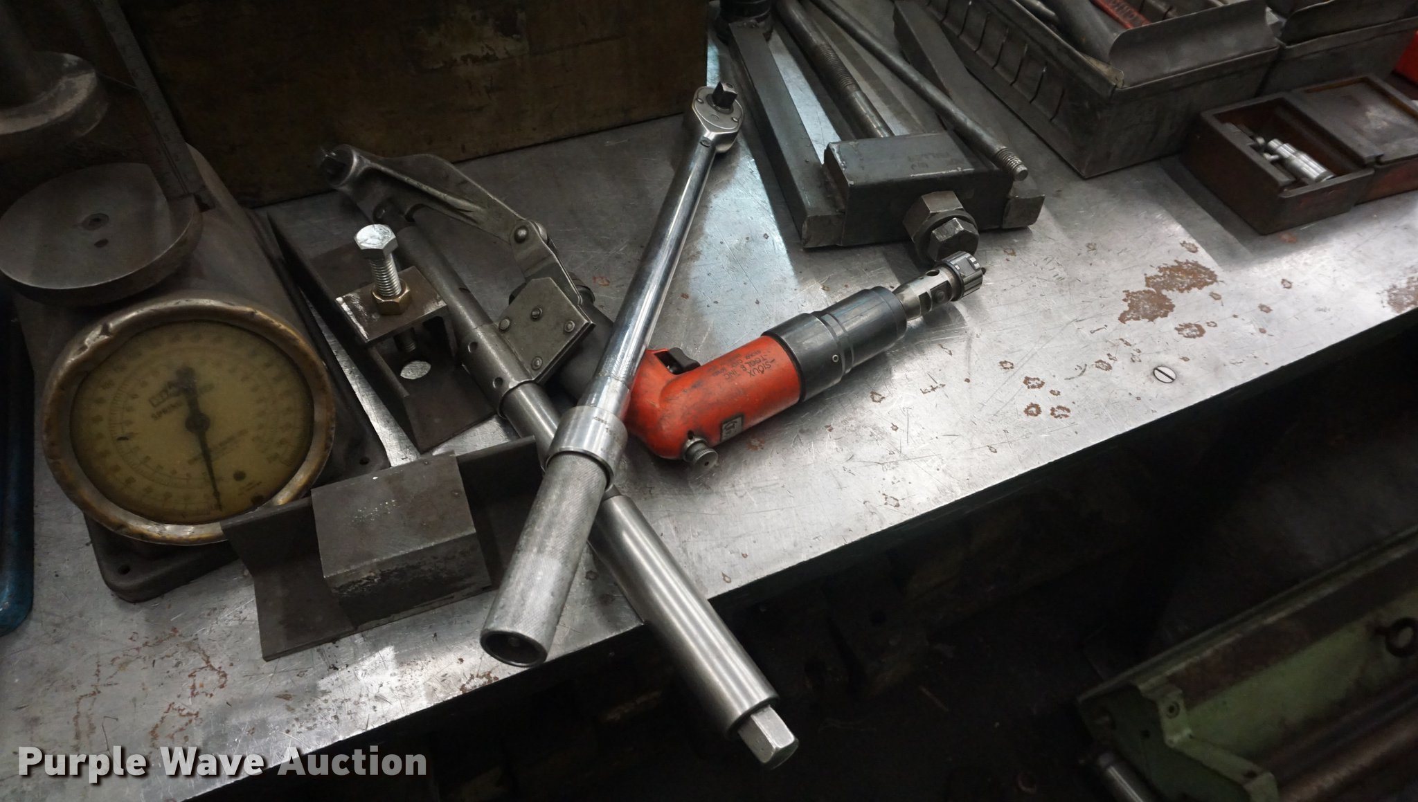 Cylinder head reconditioning equipment in Kansas City, KS Item DI9375