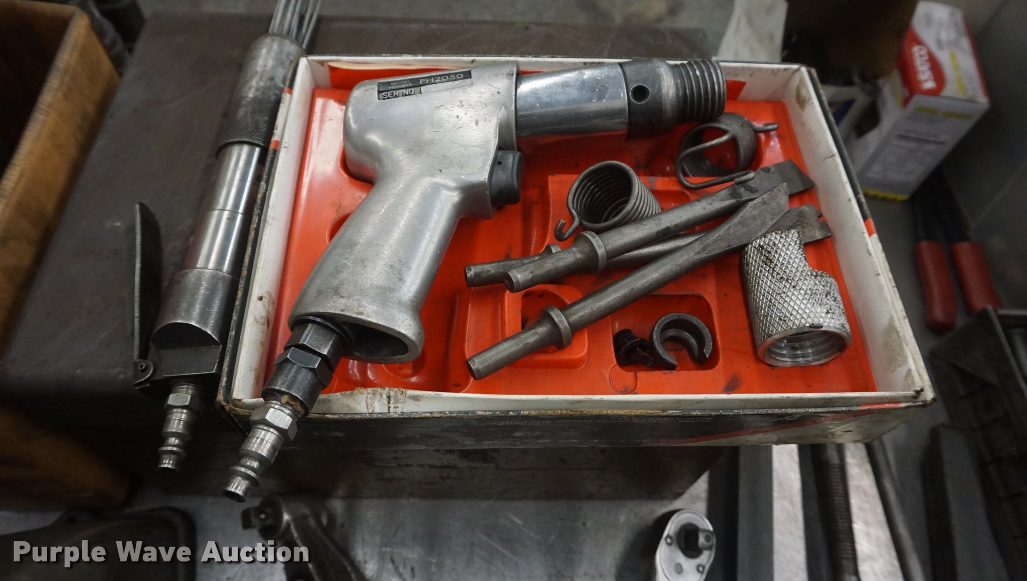 Cylinder head reconditioning equipment in Kansas City, KS Item DI9375