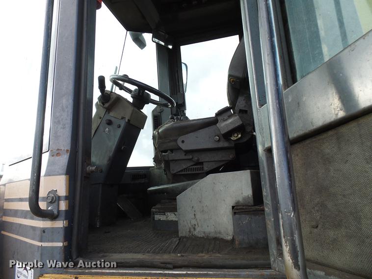 image for item DD5992 1999 Case 621B wheel loader