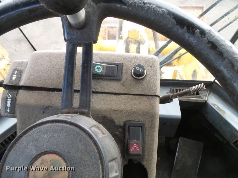 image for item DD5992 1999 Case 621B wheel loader