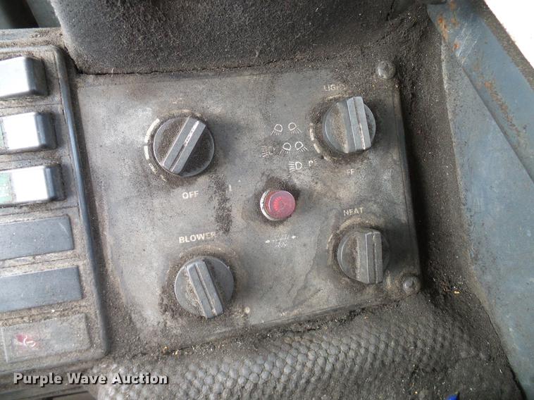 image for item DD5992 1999 Case 621B wheel loader