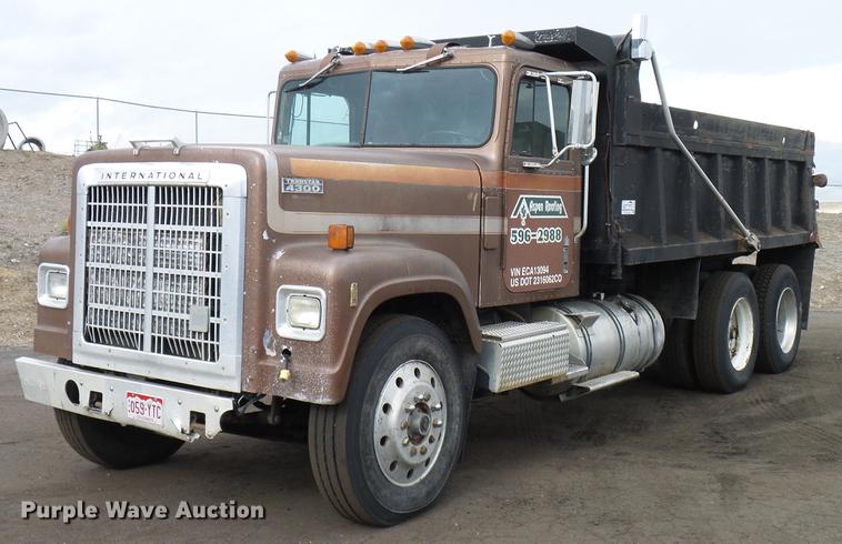 image for item DD5997 1984 International Transtar 4370 dump truck