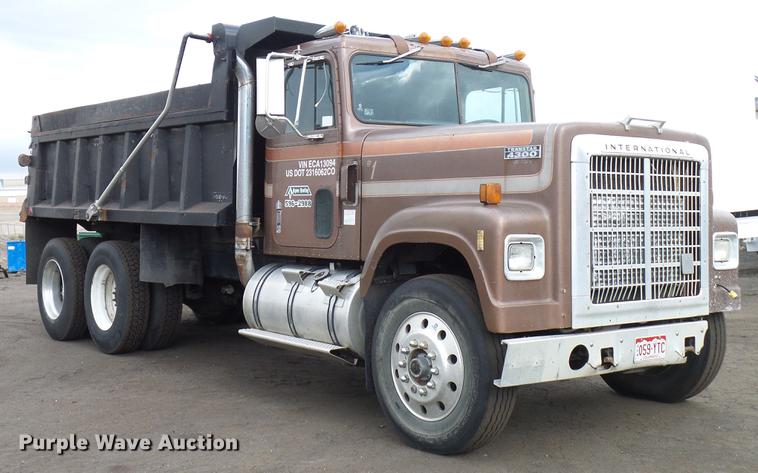 image for item DD5997 1984 International Transtar 4370 dump truck