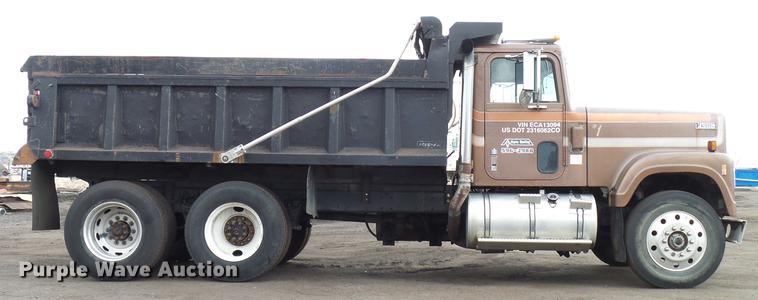image for item DD5997 1984 International Transtar 4370 dump truck