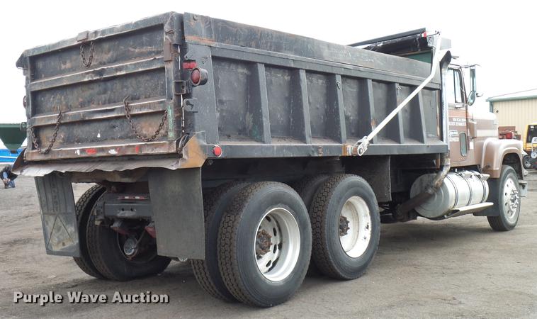 image for item DD5997 1984 International Transtar 4370 dump truck