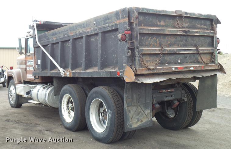 image for item DD5997 1984 International Transtar 4370 dump truck