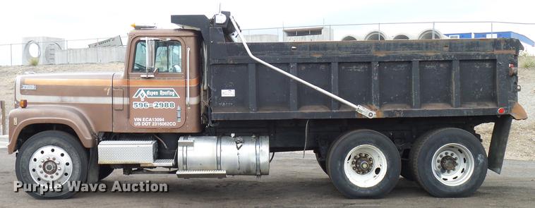 image for item DD5997 1984 International Transtar 4370 dump truck