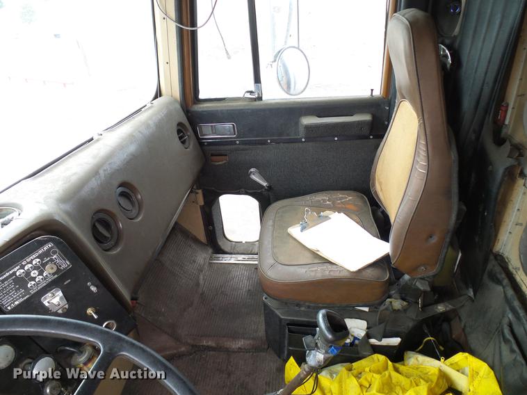 image for item DD5997 1984 International Transtar 4370 dump truck