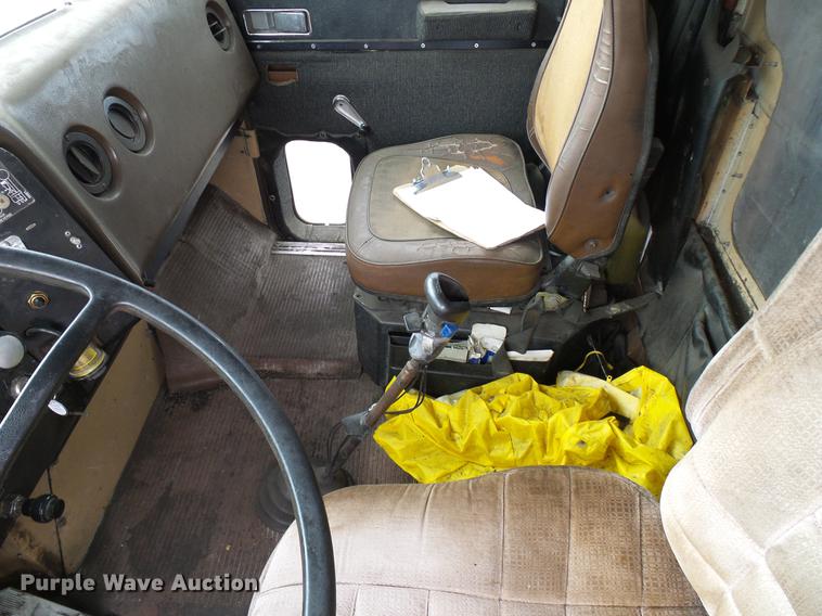 image for item DD5997 1984 International Transtar 4370 dump truck