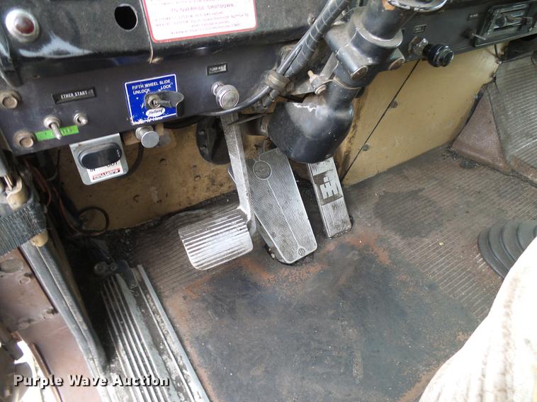 image for item DD5997 1984 International Transtar 4370 dump truck