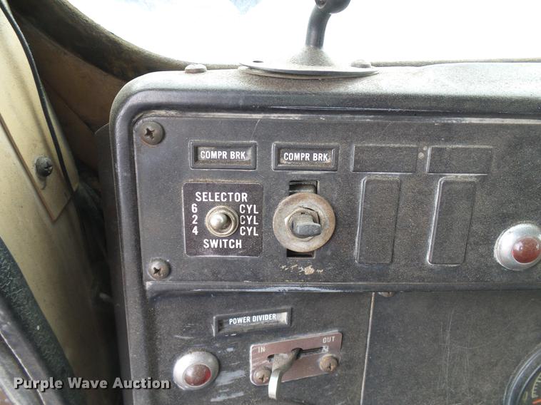 image for item DD5997 1984 International Transtar 4370 dump truck