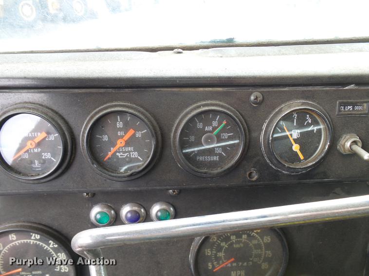 image for item DD5997 1984 International Transtar 4370 dump truck