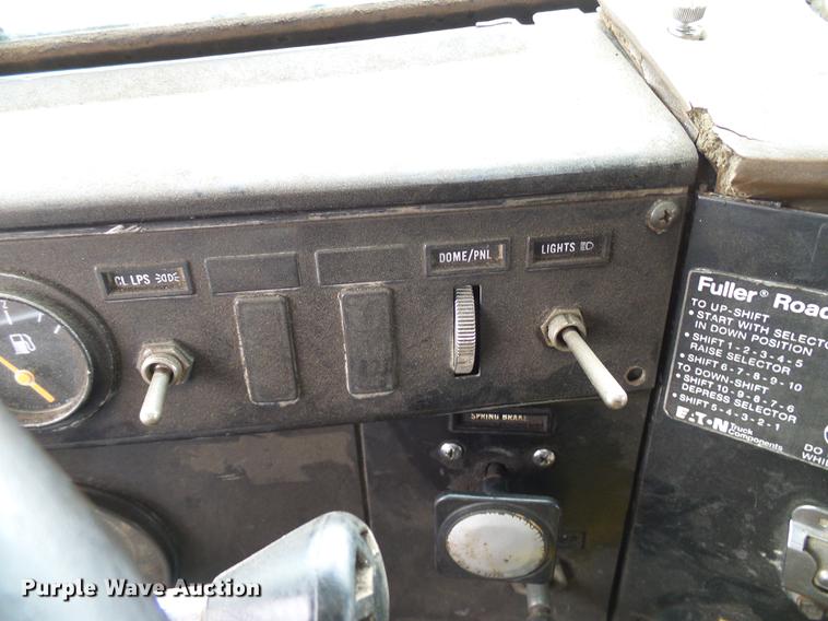 image for item DD5997 1984 International Transtar 4370 dump truck