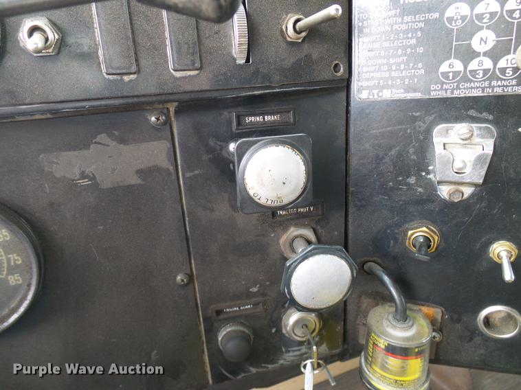 image for item DD5997 1984 International Transtar 4370 dump truck