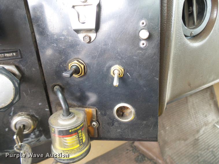 image for item DD5997 1984 International Transtar 4370 dump truck