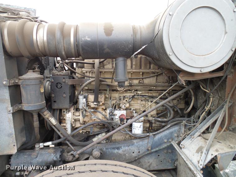 image for item DD5997 1984 International Transtar 4370 dump truck