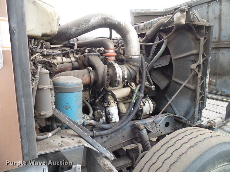 image for item DD5997 1984 International Transtar 4370 dump truck