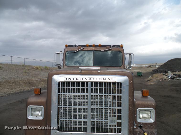 image for item DD5997 1984 International Transtar 4370 dump truck