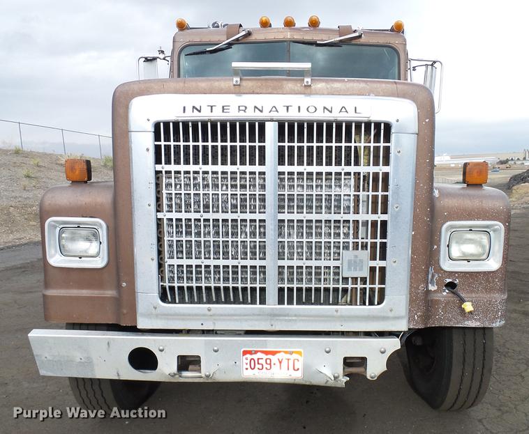 image for item DD5997 1984 International Transtar 4370 dump truck