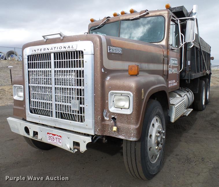 image for item DD5997 1984 International Transtar 4370 dump truck