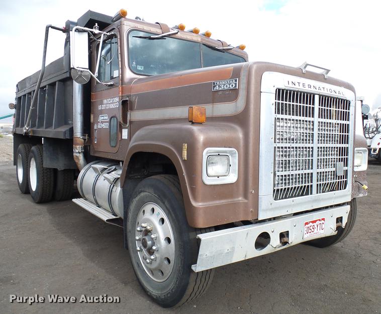 image for item DD5997 1984 International Transtar 4370 dump truck