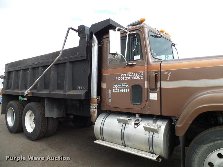 image for item DD5997 1984 International Transtar 4370 dump truck