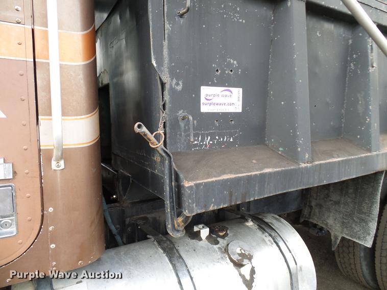 image for item DD5997 1984 International Transtar 4370 dump truck