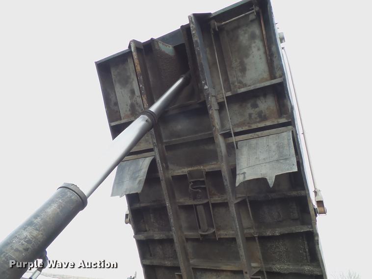 image for item DD5997 1984 International Transtar 4370 dump truck