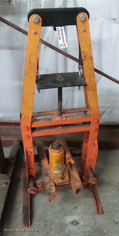 image for item EP9549 (2) hydraulic presses