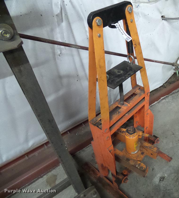 image for item EP9549 (2) hydraulic presses