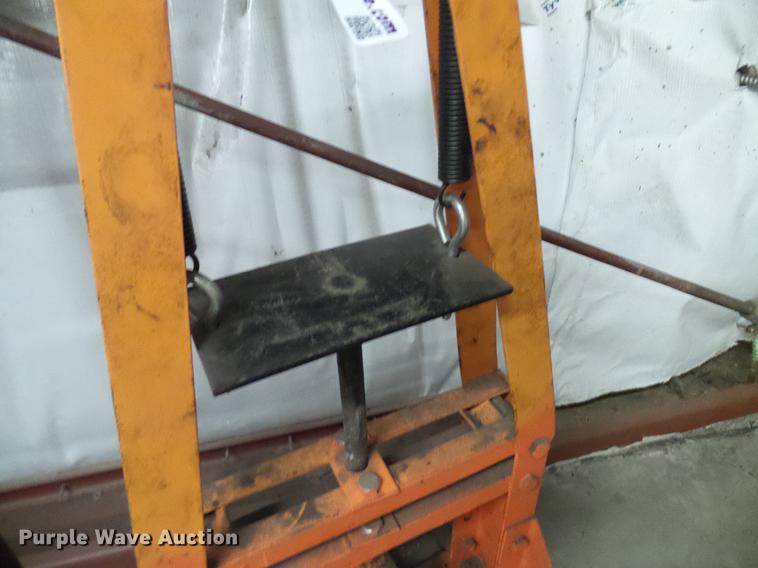 image for item EP9549 (2) hydraulic presses