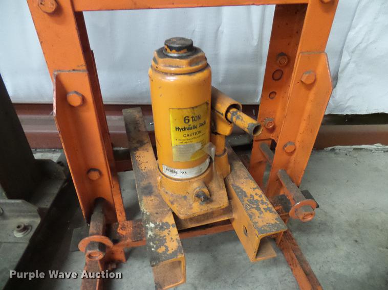 image for item EP9549 (2) hydraulic presses